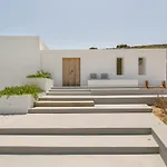 Anelya Villa Paro