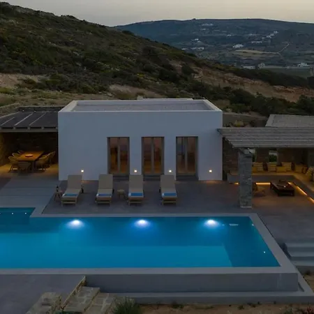 Anelya Parikia (Paros)