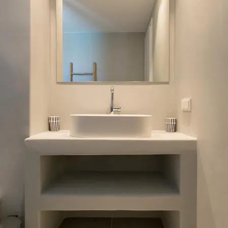 Anelya * Parikia (Paros)