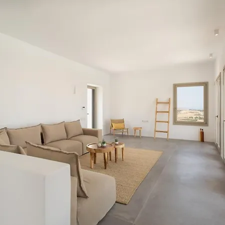 Anelya Parikia (Paros)