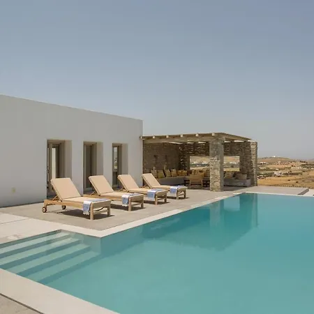 Anelya Parikia (Paros)