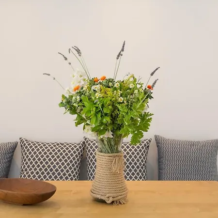 Anelya Parikia (Paros)