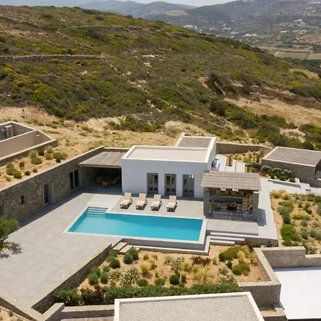 Anelya Parikia (Paros)