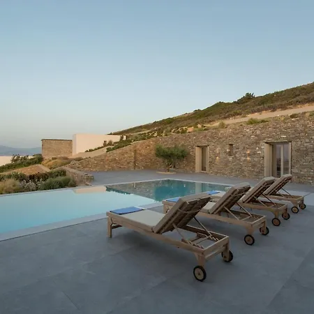 Anelya Parikia (Paros)