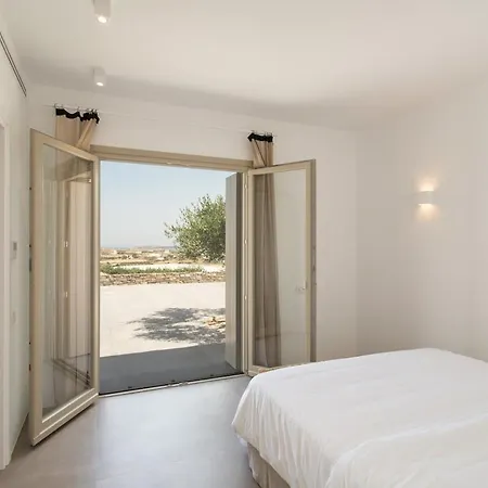 Anelya Parikia (Paros)